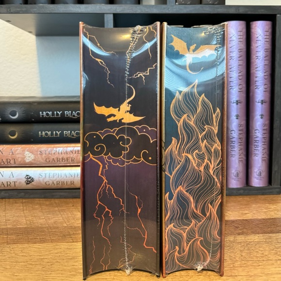 Fourth Wing + Iron Flame - GERMAN EDITIONS by Rebecca Yarros - NEW In PLASTIC - Picture 4 of 8